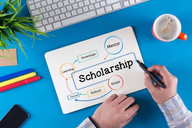 5 Effective Ways to Win a College Scholarship.