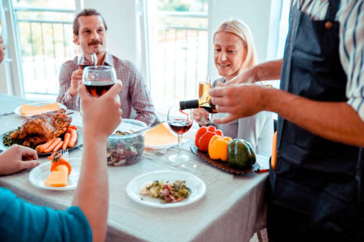 What are the Pros and Cons of Staying With a Host Family.